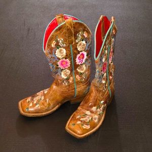 MACIE BEAN WOMEN'S ROSE GARDEN COWGIRL BOOTS - SQUARE TOE